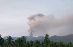 Gunung Dukono Kembali Erupsi, Semburkan Abu Vulkanik Setinggi 2 Ribu Meter - JPNN.com