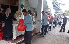 Sambut Ramadan 2025, Yayasan Waqaf Al-Muhajirin Jakapermai Tebar Bantuan Sosial - JPNN.com