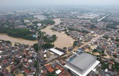 Detik-Detik Banjir Bekasi, Terlalu Tinggi, Ganas, Menakutkan - JPNN.com