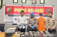 Bawa 2,2 Kg Ganja, Orang Ini Ditangkap Polisi, Ada yang Kenal? - JPNN.com