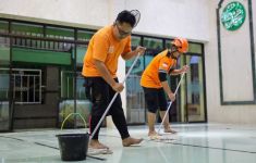 Tim BTB Gelar Aksi Resik Masjid Pascabanjir di Jatinegara - JPNN.com