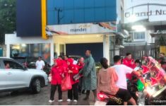 Gandeng Babinsa dan Bimaspol, Setya Kita Pancasila Bagikan Makanan Kepada Warga Terdampak Banjir - JPNN.com