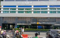 Seusai Digeledah KPK, Kantor Pusat Bank BJB di Bandung Dijaga Ketat Petugas Keamanan - JPNN.com