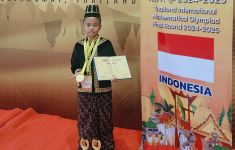 Siswa Kelas 2 SD Asal Tegal Sumbang Medali Emas Olimpiade Matematika di Thailand - JPNN.com