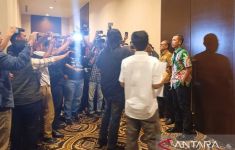 Rapat DPR di Hotel Mewah Bahas RUU TNI Digeruduk Aktivis, Ini yang Terjadi - JPNN.com