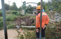 Banjir-Longsor di Madiun Mengakibatkan Satu Orang Hilang - JPNN.com