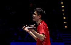 All England 2025: Aksi Shi Yu Qi Vs Li Shi Feng Jadi yang Terbaik - JPNN.com