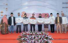 Program Berkah Ramadan, Bank DKI Berikan Hadiah Umrah Kepada 5 Marbot Masjid - JPNN.com