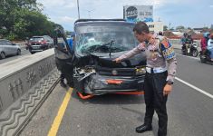 Pikap Tabrak Honda Brio di Flyover Pasopati Bandung, Begini Kronologi Kecelakaan - JPNN.com