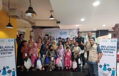 Berbagi Kebahagiaan, BMH dan YBM PLN Belanja Bareng Anak Yatim - JPNN.com