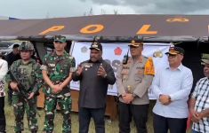 Bupati Yahukimo Tegaskan Guru & Nakes di Anggruk bukan Anggota TNI-Polri - JPNN.com