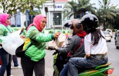 Grab Bersama Mitra Pengemudi dan Merchant Berbagi Takjil Sepanjang Ramadan - JPNN.com