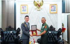 Tingkatkan Pertahanan Siber, Kasum TNI Terima Kunjungan Kepala Staf Digital Intelijen Militer Singapura - JPNN.com
