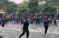 Polisi Tangkap Provokator Aksi Ricuh May Day di Depan Kantor Gubernur Jateng - JPNN.com