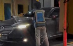 Polisi Buru Pengemudi Mazda CX-5 Penerobos Palang Tol Gayamsari Semarang - JPNN.com