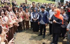 Bromo Jadi Tujuan Wisatawan Mancanegara, Khofifah Cetak SDM Siap Kerja Lewat SMKN Sukapura - JPNN.com