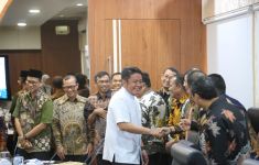 Temui Gubernur Herman Deru, Bupati OKU Paparkan 33 Usulan Bangubsus, Apa Saja? - JPNN.com