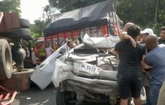 Kecelakaan Beruntun Tol Semarang, Truk Tronton Terguling, Sopir Pick-up Luka-luka - JPNN.com