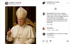 Berulah di Medsos, Donald Trump Pamer Fotonya Berpose ala Paus Vatikan - JPNN.com