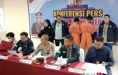 Polda Sumsel Bongkar Praktik Pengoplosan BBM Solar di Muara Enim, Tangkap 2 Tersangka - JPNN.com
