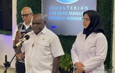 Natalius Pigai Bakal Pertanyakan Vasektomi kepada Dedi Mulyadi - JPNN.com