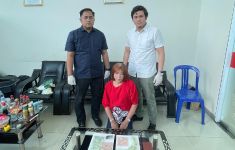 Seludupkan Narkoba dari Malaysia di Pakaian Dalam, Nenek 62 Tahun Ditangkap - JPNN.com