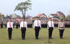 Sikat Debt Collector Ilegal, 4 Polisi Riau Dapat Penghargaan dari Kapolri & Kapolda - JPNN.com