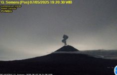 Gunung Semeru Erupsi Lagi dengan Tinggi Letusan 1.000 Meter di Atas Puncak - JPNN.com