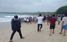 Nelayan Terseret Arus Laut di Pesisir Barat Ditemukan Meninggal Dunia - JPNN.com