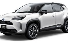 Toyota Yaris Cross HEV Raih Most Worthy Car di Ajang Uzone Choice Award 2024 - JPNN.com