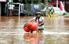 Banjir di Cimanggung Sumedang Berangsur Surut - JPNN.com