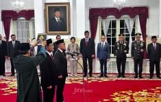 Jokowi Lantik Gus Ipul Jadi Mensos RI Pengganti Tri Rismaharini - JPNN.com