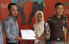 5 Berita Terpopuler: Polisi Ungkap soal Uang Damai Rp 50 Juta, Guru Honorer Supriyani Disidang, Aksi Solidaritas Pecah - JPNN.com