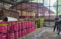 10 Ribu Tabung Gas Elpiji Oplosan Hasil Sitaan di Indramayu Dibawa Polda Jabar ke Bandung - JPNN.com