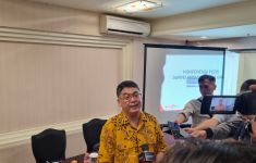 Survei LSI Denny JA: Elektabilitas Dedi-Erwan Masih Tertinggi di Pilkada Jabar 2024 - JPNN.com