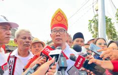 Blusukan ke Tanah Merah, Ridwan Kamil Janji Tak Akan Gusur Warga - JPNN.com