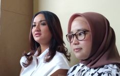 Tampil Serasi Pakai Outfit Warna Putih dengan Andrew Andika, Tengku Dewi Bilang Begini - JPNN.com