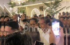 Jokowi Nongkrong Bareng Ridwan Kamil di Jakarta, Influencer Juga Ikut - JPNN.com