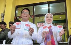 Ridwan Kamil dan Istrinya Nyoblos Pilkada di Bandung - JPNN.com