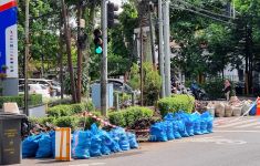 Proyek Galian Kabel Pemkot Bandung Memakan Korban, Pengendara Motor Terluka - JPNN.com