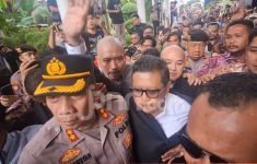 Lautan Massa Mengantar Kepulangan Hasto dari KPK, Cuaca Kembali Cerah - JPNN.com