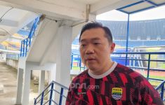 Rachmat Irianto Mengalami Cedera Serius, Dokter Persib: Kondisi Lapangan Tak Rata - JPNN.com