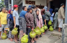 Begini Keluhan Pedagang Seusai Larangan Pengecer Jual Gas Elpiji 3 Kilogram - JPNN.com