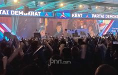 Prabowo & Gibran Kompak Hadir Penutupan Kongres Demokrat, Lagu Kamu Ngga Sendirian Berkumandang - JPNN.com