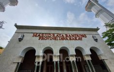 Mengintip Persiapan Masjid Raya Bandung Menjelang Ramadan 1446 Hijriah - JPNN.com