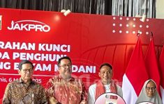 Pramono Serahkan Kunci Kepada Warga untuk Bisa Huni Rusun Kampung Susun Bayam - JPNN.com