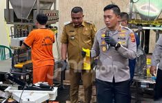 Polisi Bongkar Tempat Produksi MinyaKita Palsu di Bogor - JPNN.com