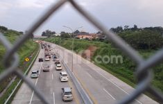 Hadapi Arus Mudik, Jasa Marga Patroli Lubang & Genangan di Tol Semarang-Batang 24 Jam - JPNN.com