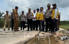 H-6 Lebaran Jalan Lintas Timur di Pelalawan Masih Belubang, BPJN Riau Minta Maaf   - JPNN.com