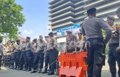 Mayday 2025: Ribuan Polisi Tanpa Senjata Mengawal Aksi Buruh di Semarang - JPNN.com